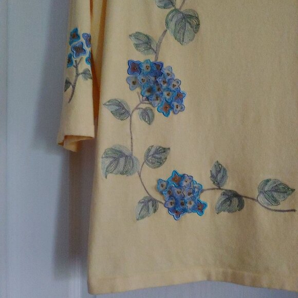 Quacker Factory Butter Yellow 3D Floral Artsy Hydrangea Feminine Casual Shirt XL - Picture 6 of 9
